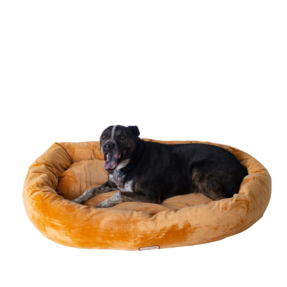 Cama y tapete grande para mascotas con refuerzo Armarkat en color marrón tierra - Modelo D02CZS-L