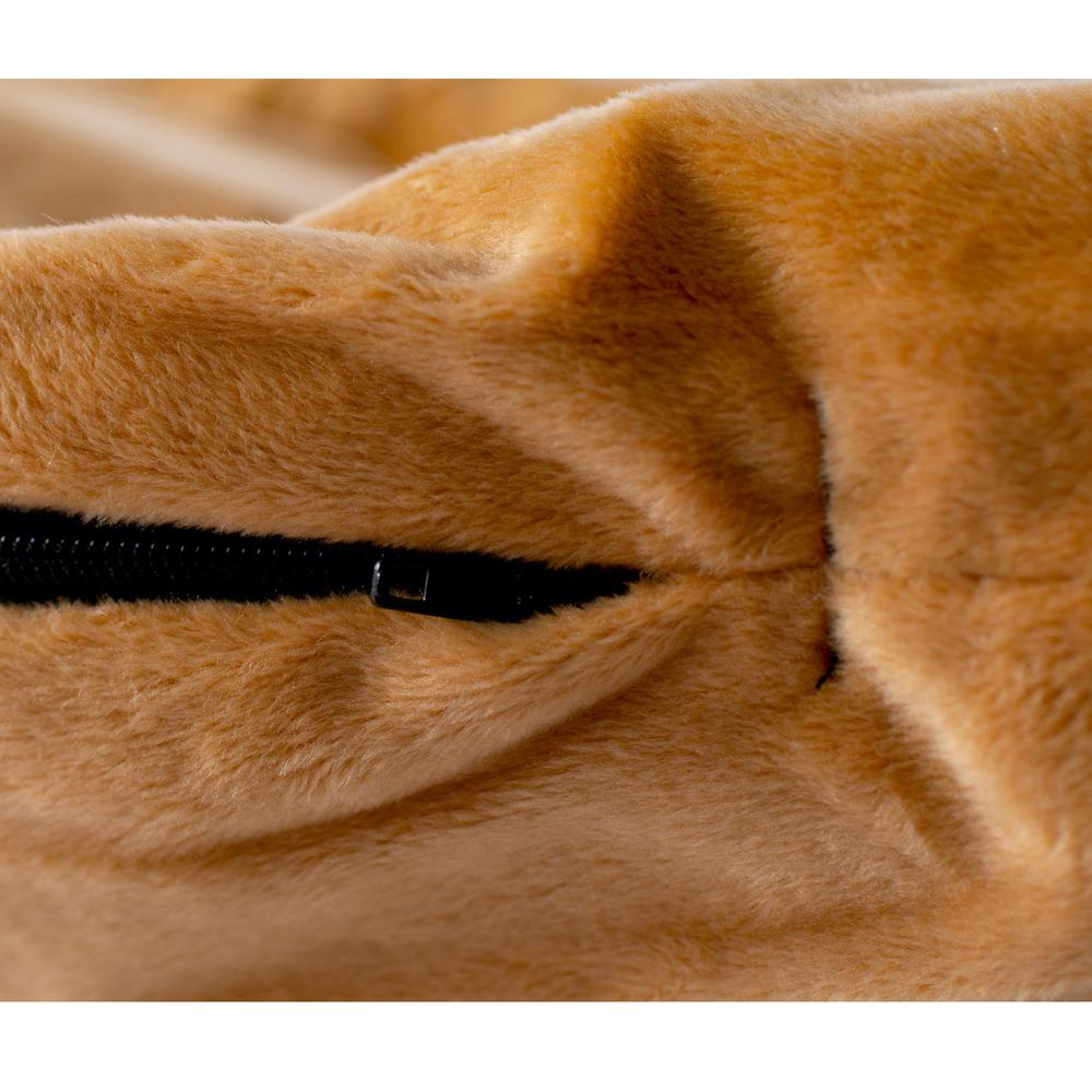 Cama y tapete grande para mascotas con refuerzo Armarkat en color marrón tierra - Modelo D02CZS-L