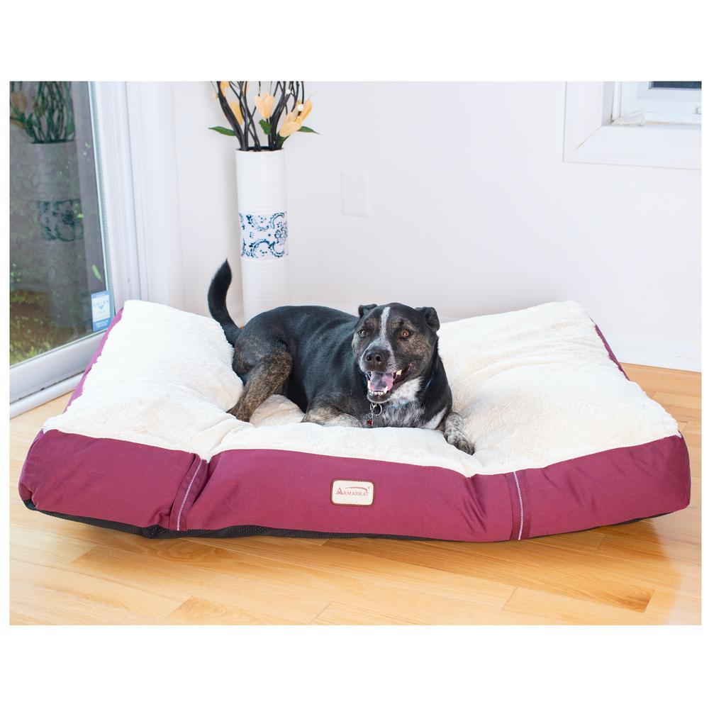 Alfombra grande para cama para mascotas de Armarkat, color marfil y burdeos, modelo M02HJH/MB-L con lujoso cojín de relleno de poliéster para perros