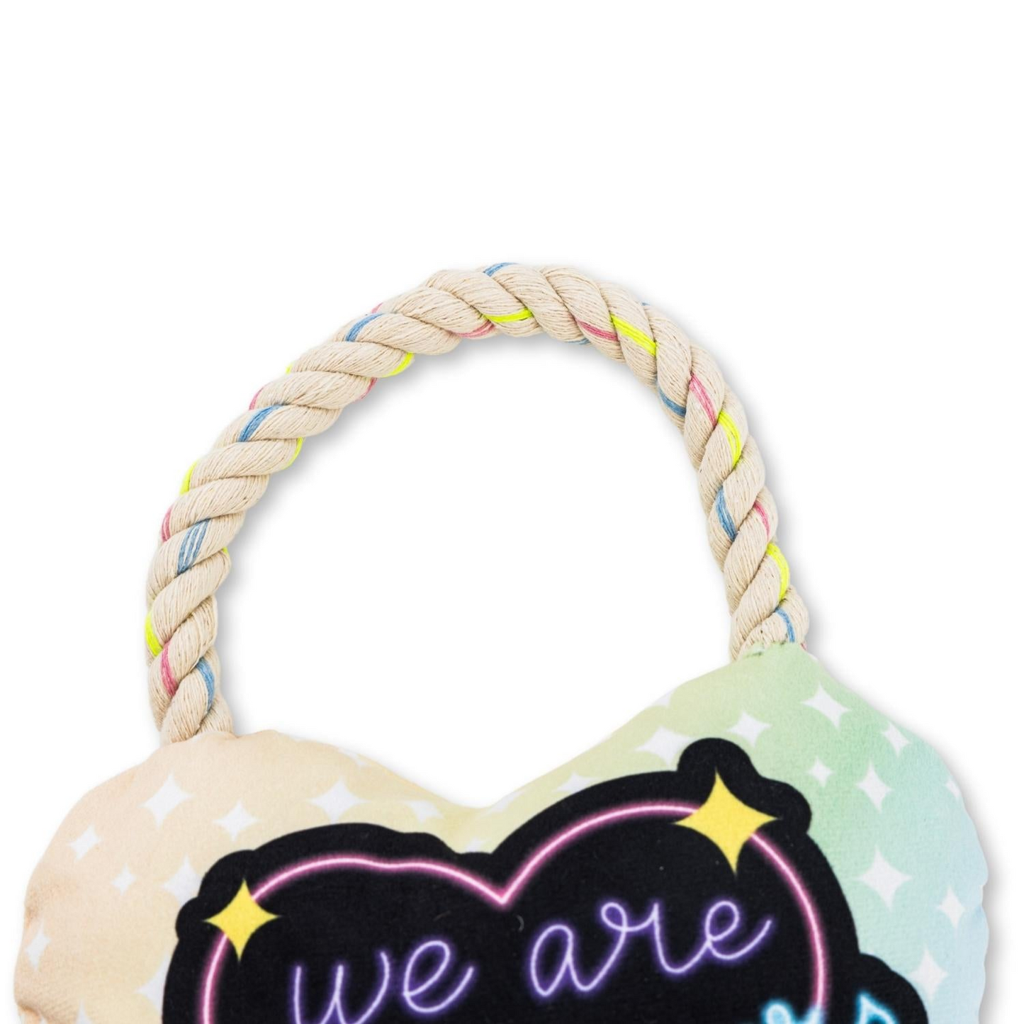 Juguete de peluche para perros Love Heart con características arrugadas y chirriantes