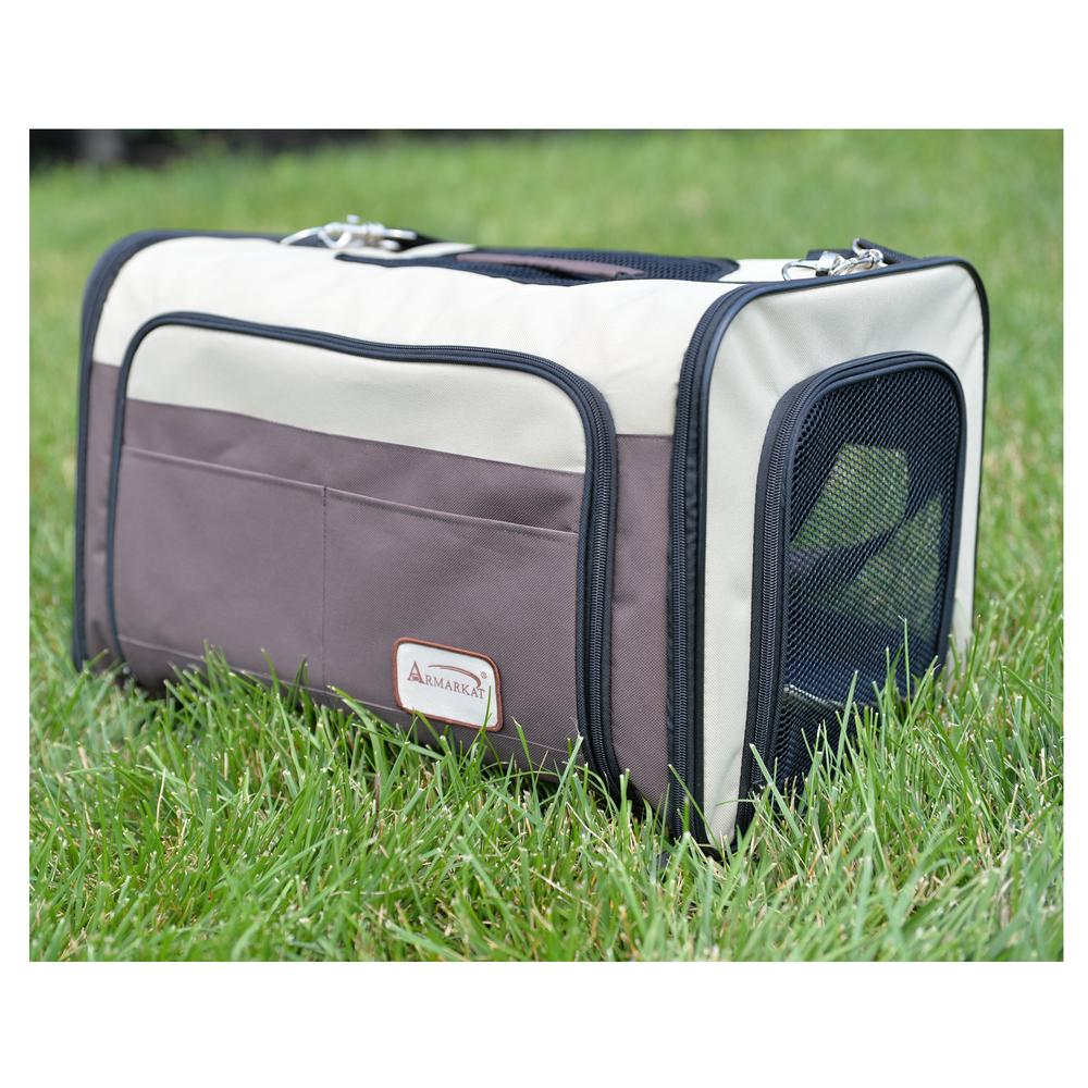 Transportín para mascotas Armarkat en beige y chocolate, modelo PC102R