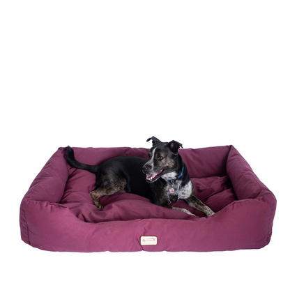 Armarkat Cama mediana para mascotas reforzada en color burdeos - Cama para mascotas de lona impermeable con base antideslizante