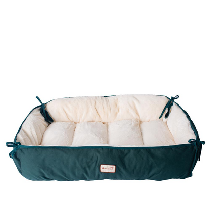 Cama y tapete extra grande para mascotas Armarkat en verde y marfil - Modelo D04HML/MB-X